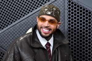 Chris Brown recebe doutorado honorário da Harvest Christian University