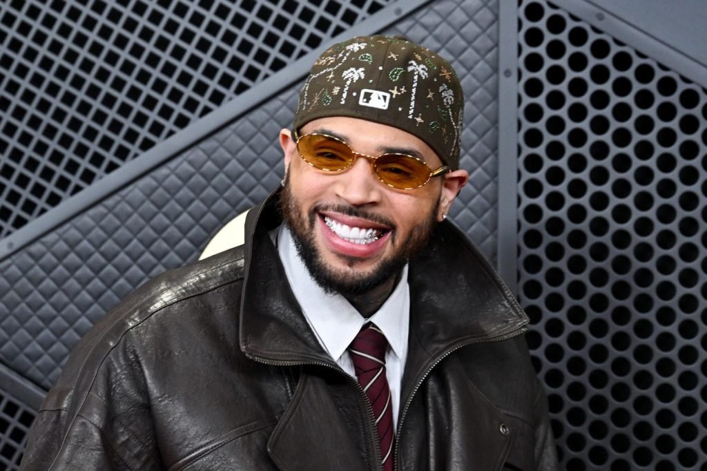Chris Brown recebe doutorado honorário da Harvest Christian University