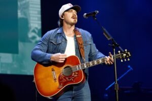 Morgan Wallen e Caitlin Clark saem juntos no show em Indianápolis