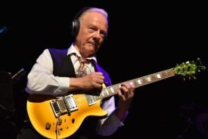 Robert Fripp explica por que ele não reviverá King Crimson