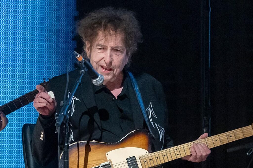 O ex-guitarrista de Bob Dylan fala sobre sua recente saída