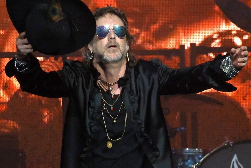 Robinson, dos Black Crowes, vaiado após zombar do canto dos fãs nos EUA