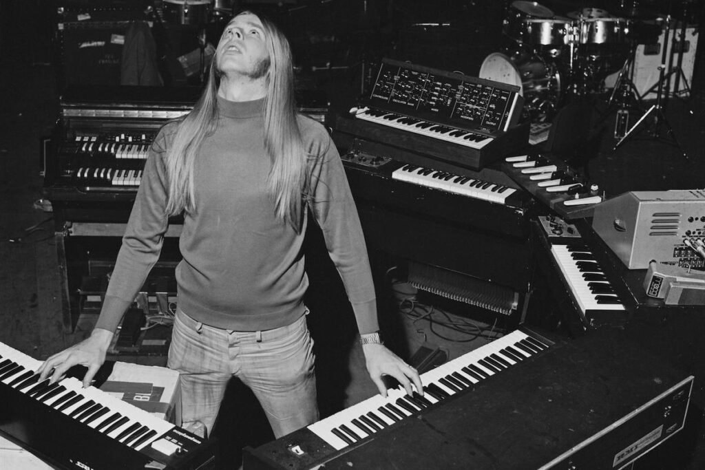 Por que Rick Wakeman escolheu sim em vez da banda de David Bowie