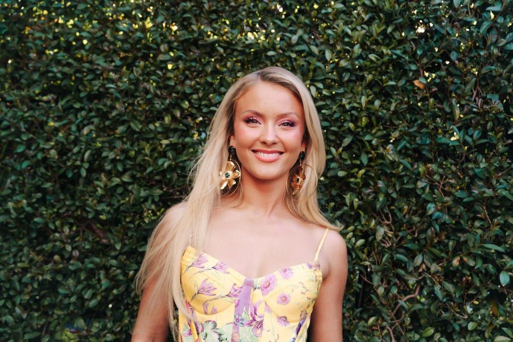 Zara Larsson assina com a RCA Records